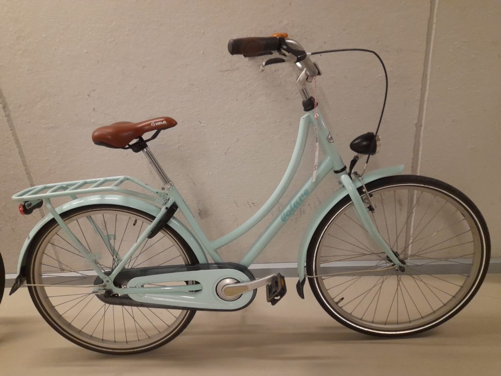 27868-Damesfiets (code 64) merk Volare